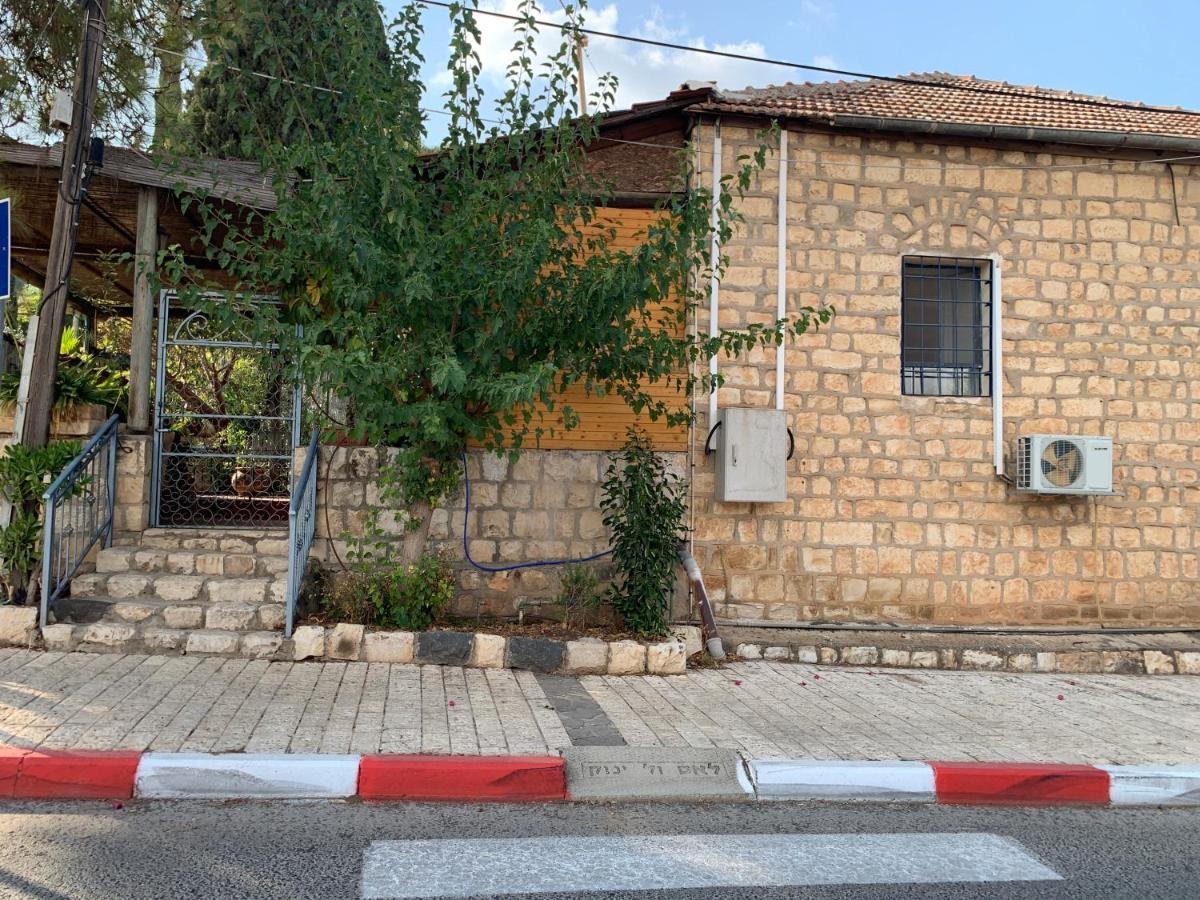 בית האבן העתיק מ-1885 עם מגונית פרטית בחצר Rosh Pinna Eksteriør billede