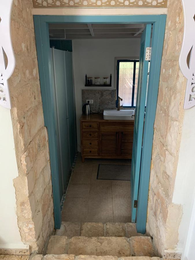 בית האבן העתיק מ-1885 עם מגונית פרטית בחצר Rosh Pinna Eksteriør billede