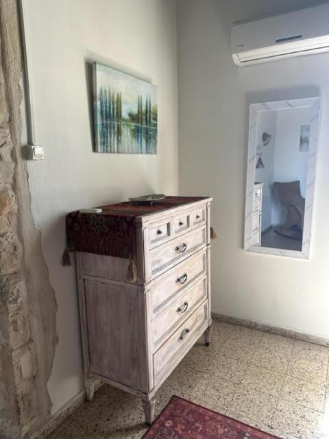 בית האבן העתיק מ-1885 עם מגונית פרטית בחצר Rosh Pinna Eksteriør billede